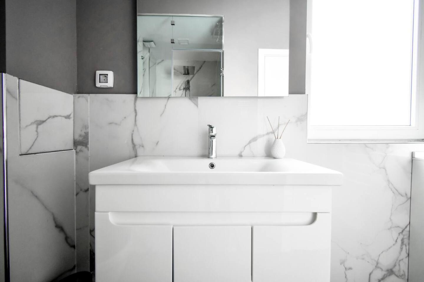 2bdr Luxury On Prime Location Appartement *