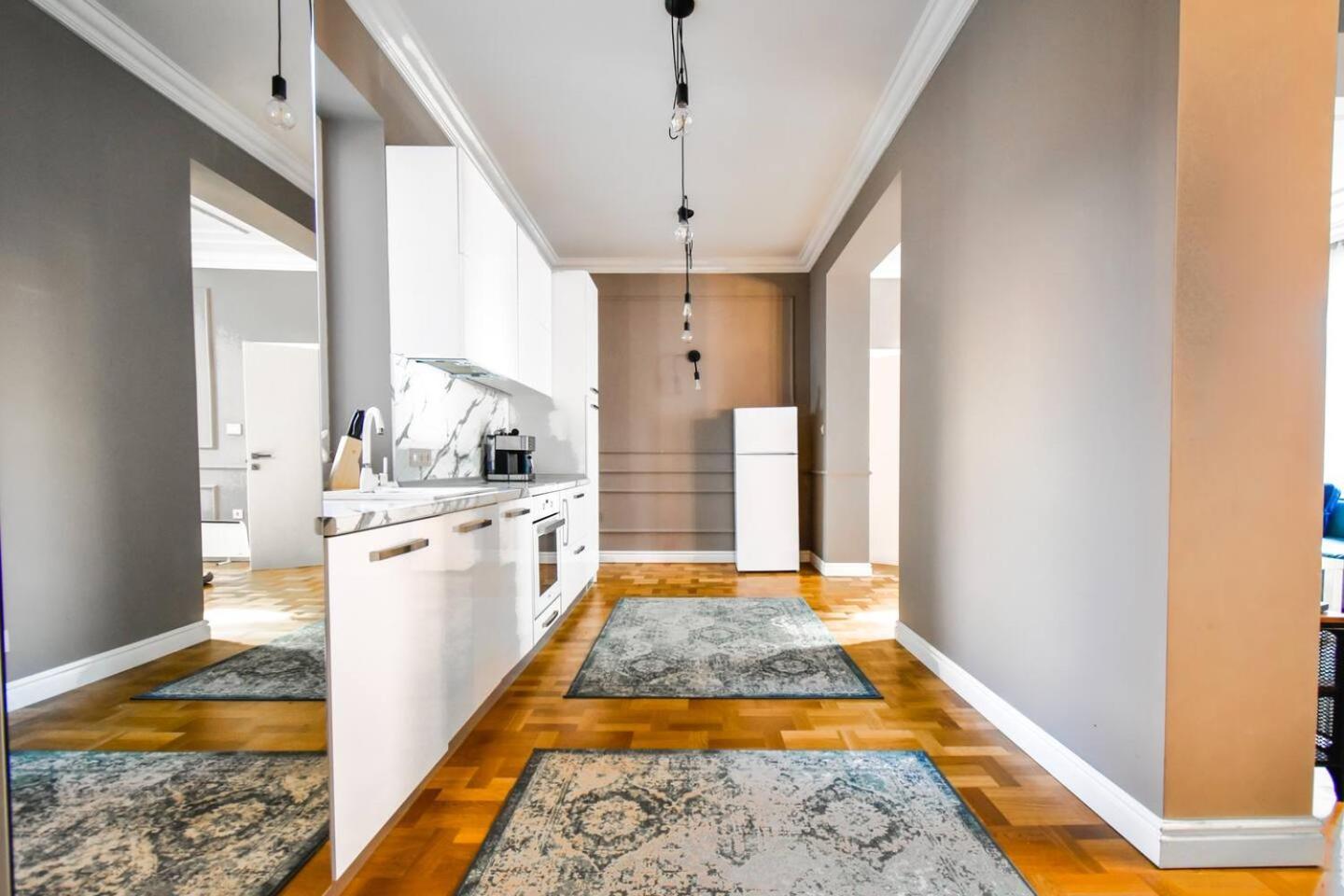 2bdr Luxury On Prime Location *