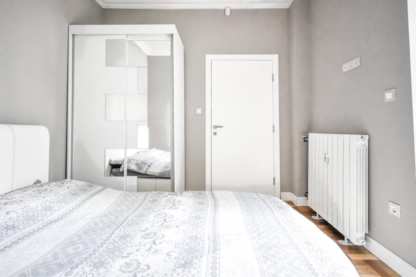 2bdr Luxury On Prime Location Apartment